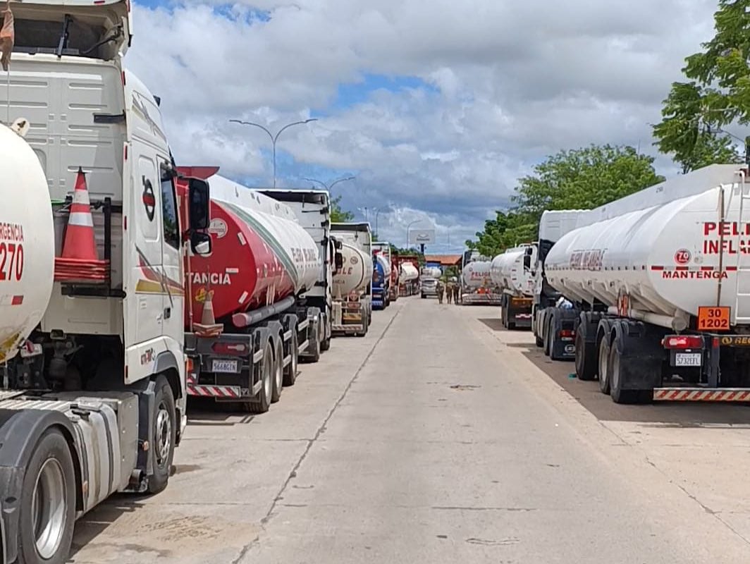 Transportistas acusan al Gobierno de ‘gastarse toda la plata’ para combustibles